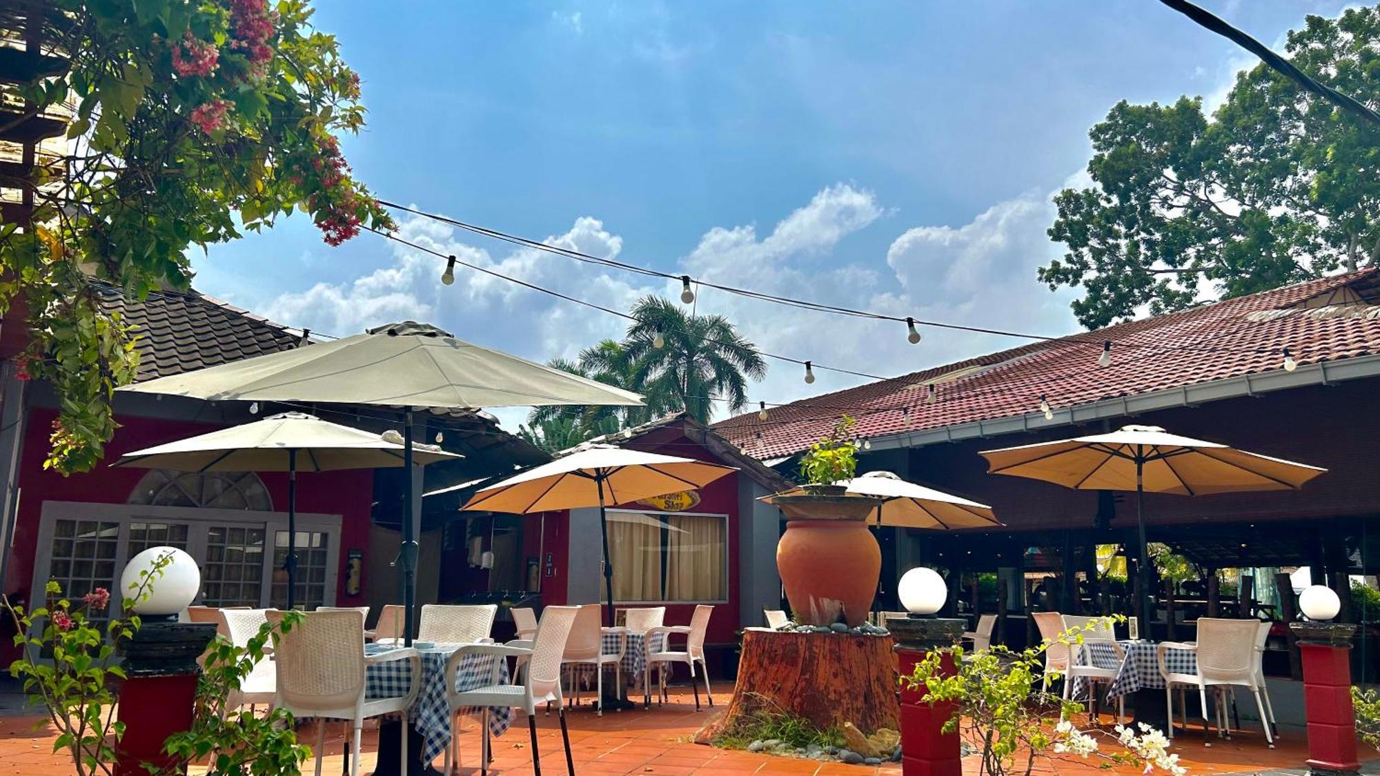 Rumbia Resort Villa Paka Terengganu Luaran gambar
